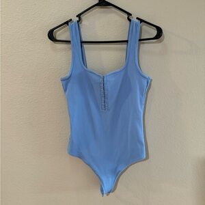 NWOT Abercrombie & Fitch blue women’s seamless rib fabric Henley bodysuit;size m